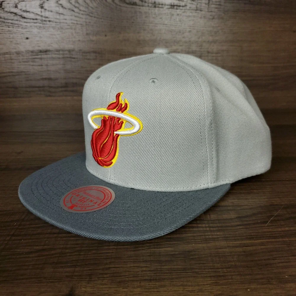 Miami Heat Mitchell‎ & Ness NBA Snapback Hat Cap 3D Logo Gray Dark Gray NWT